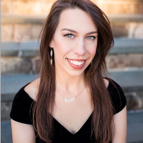 Meet your Posher, Juliana - Picture 5 of 5